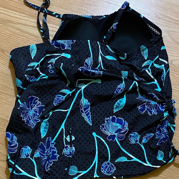 Avenue Tankini Swim Top Women’s - Picture 4 of 5